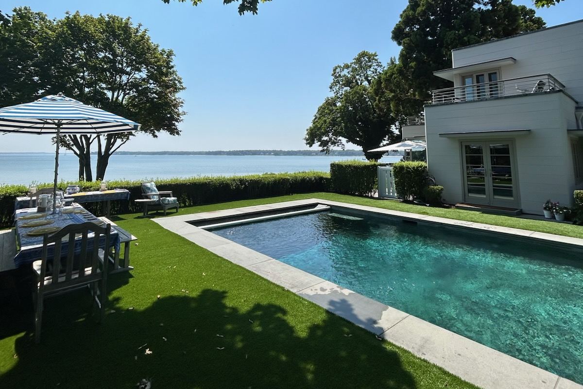 A Suffolk County pool Pro Tech services